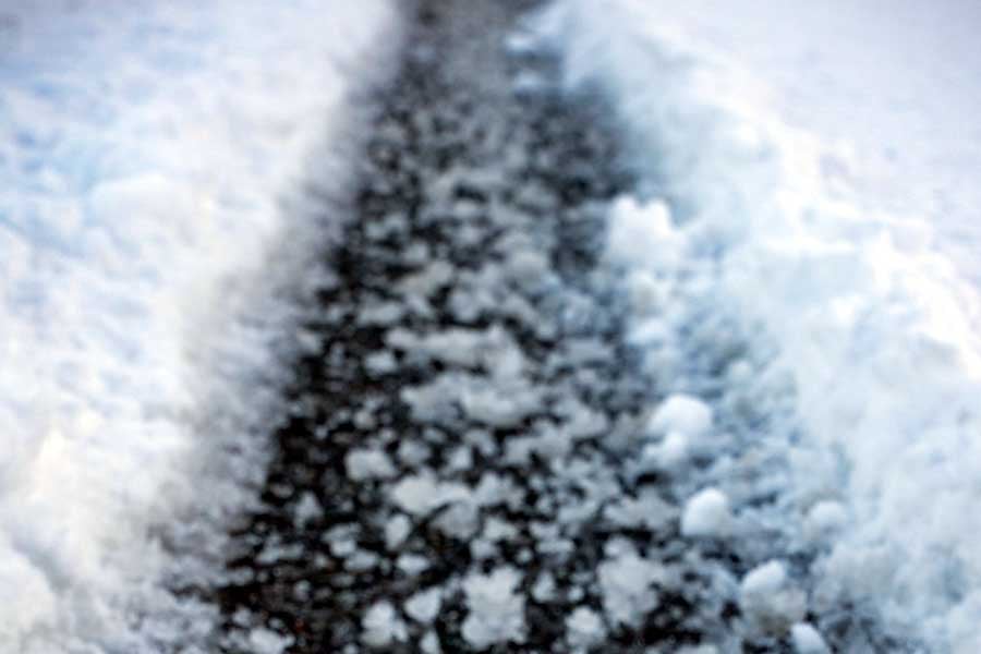 雪をナメてる都会人ドライバー！ 度重なるスタック、結局「冬タイヤ」は何を選べばいいのか