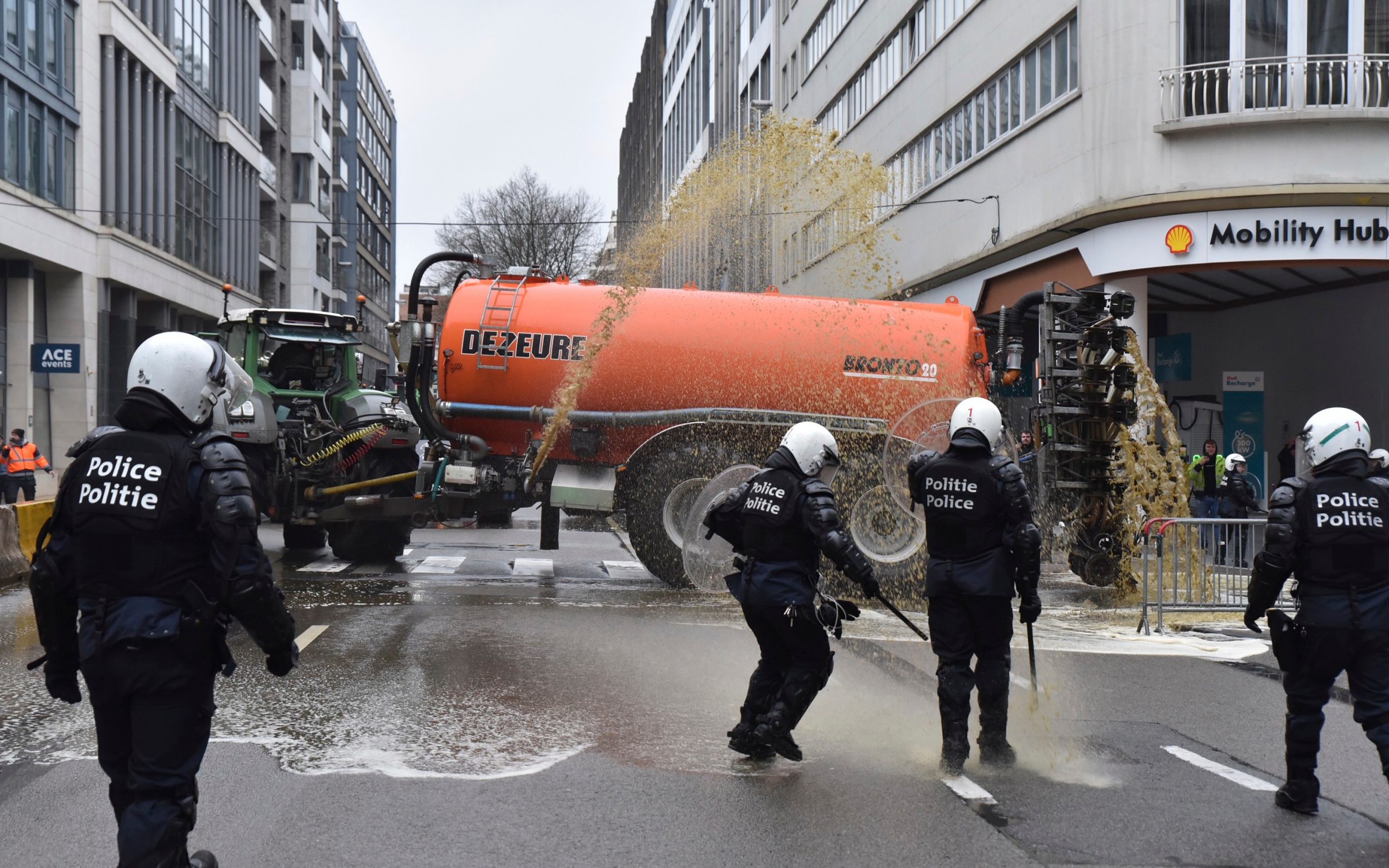 belgian farmers spray police with manure