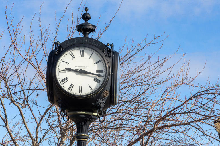 When does daylight saving time end? When we 'fall back', gain extra