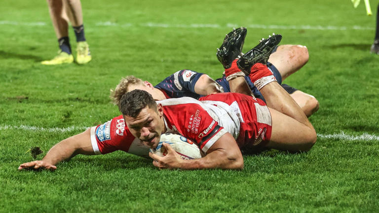 Ryan Hall Hull KR Alamy