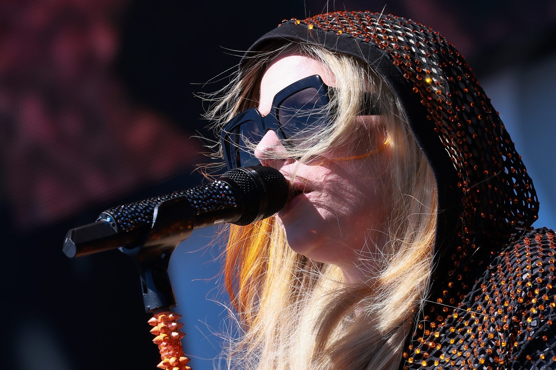 Selon une théorie du complot, la chanteuse Avril Lavigne serait morte ...