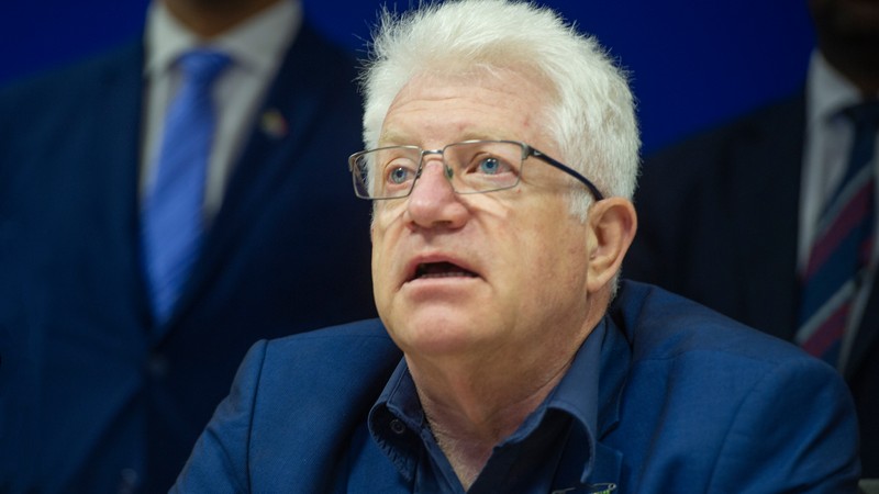 winde to investigate ‘dysfunctional’ western cape municipalities