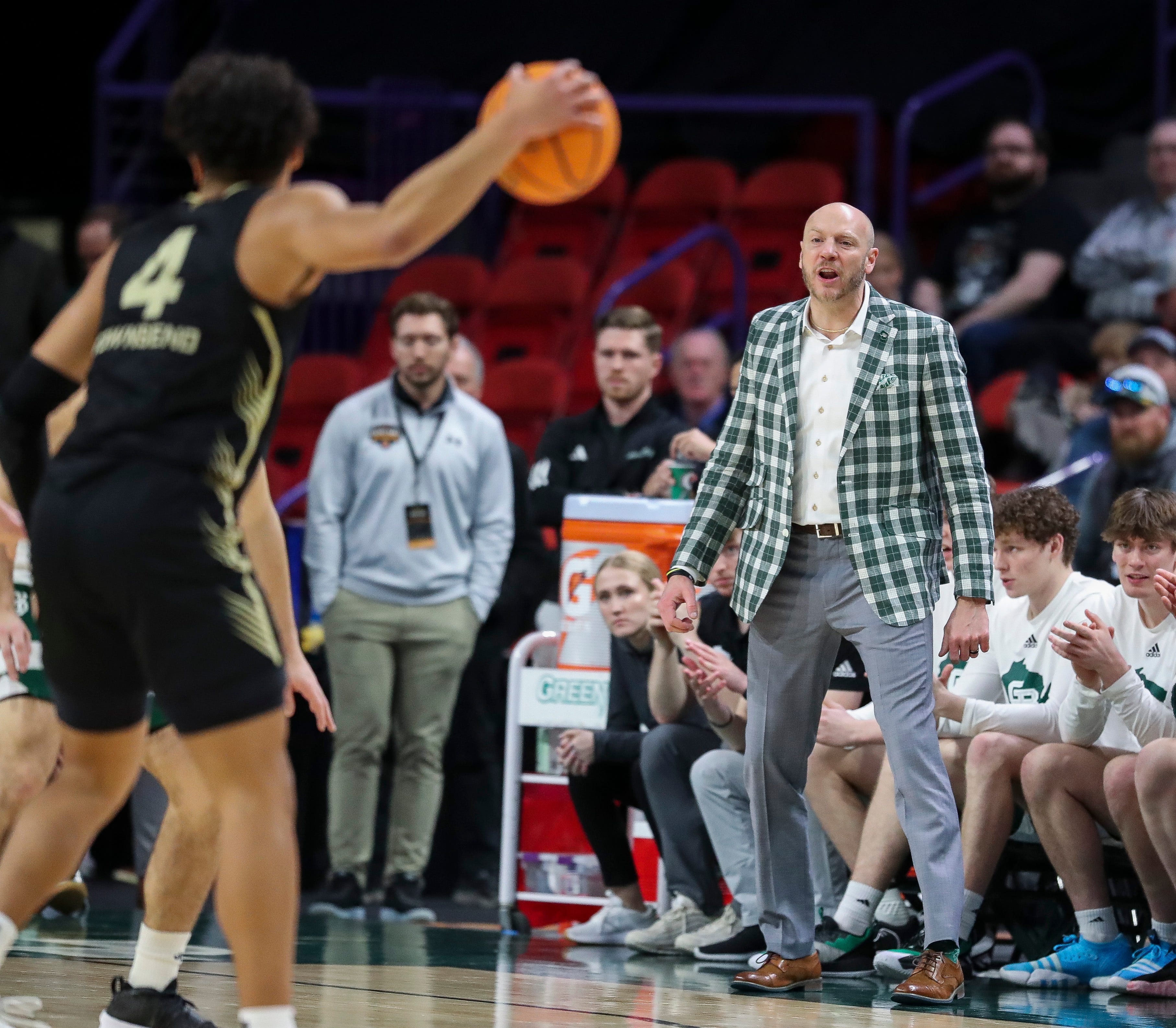 UWGB Men's Basketball Drops Two Games At Home Without Hobbled Star Noah ...