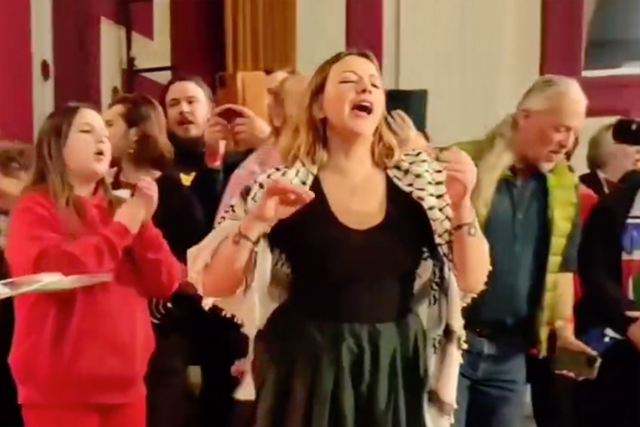 charlotte church criticised for singing ‘antisemitic’ song ‘river to the sea’ during pro-palestine concert