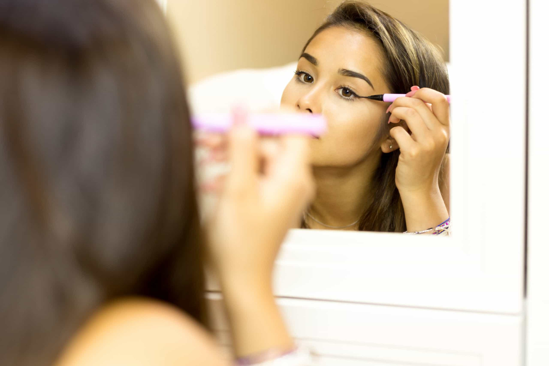 آنکھوں کی مناسبت سے آئی لائنر نہ لگانا