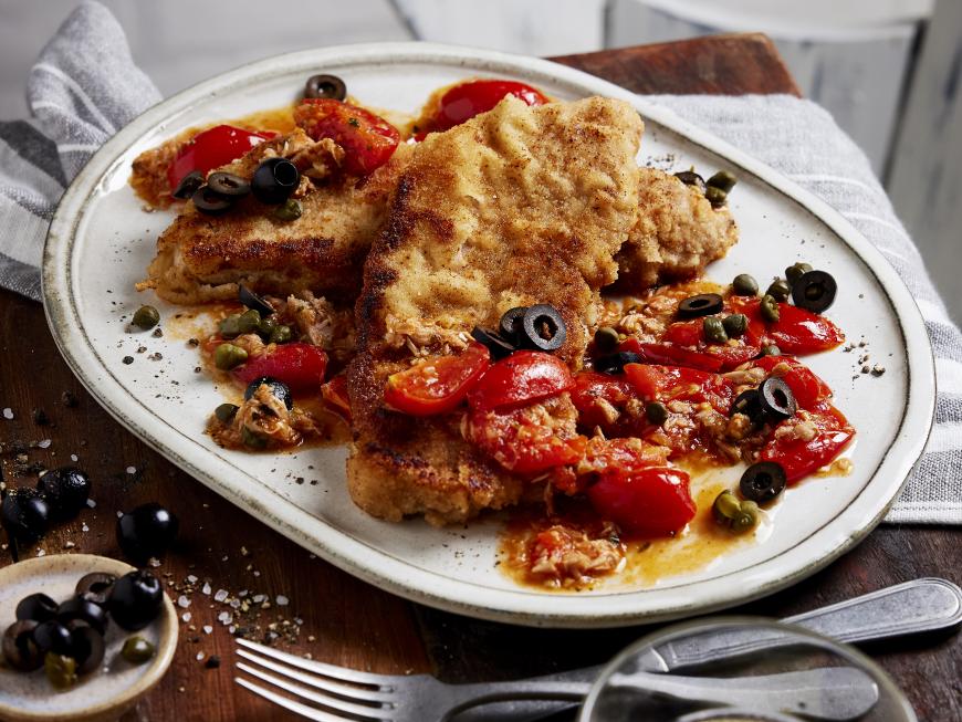 Kalbsschnitzel mit Thunfisch-Tomaten-Sauce