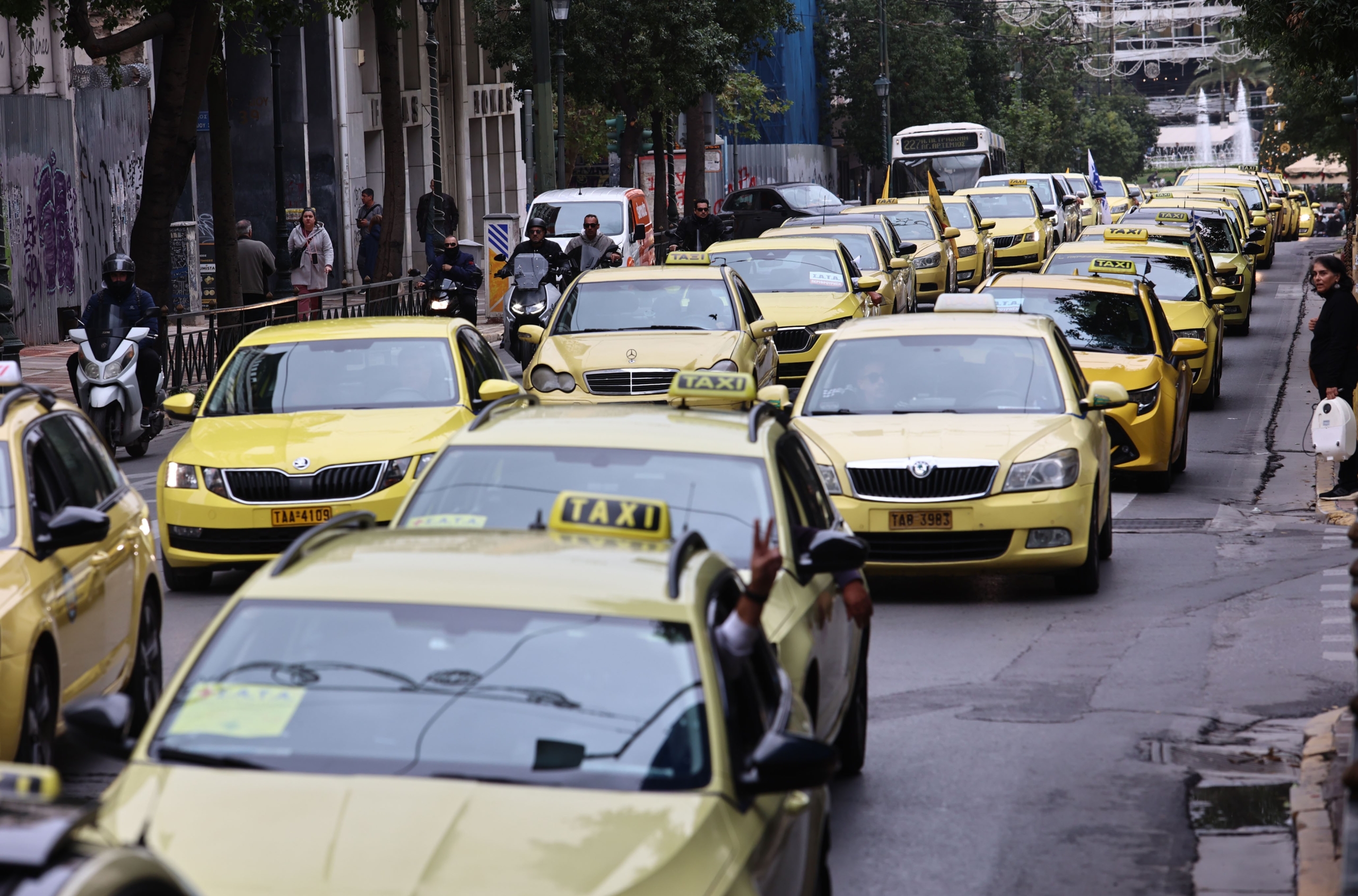 απεργία: χωρίς ταξί σήμερα η αττική - ποιοι δρόμοι θα κλείσουν