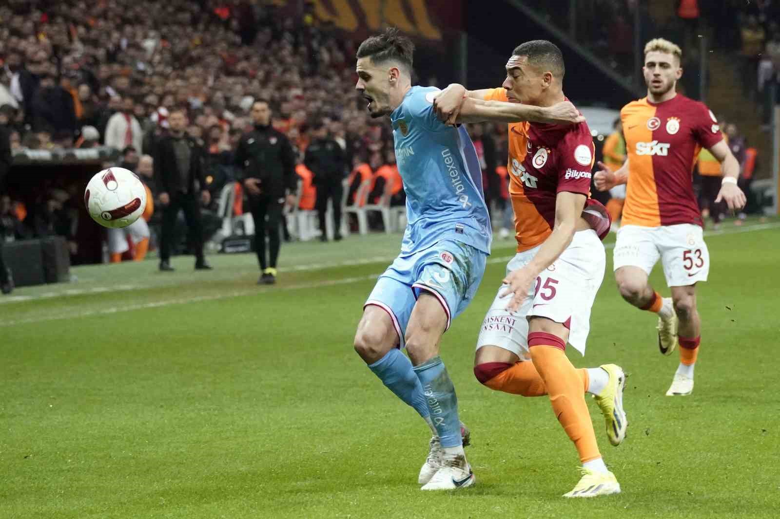 Trendyol Süper Lig: Galatasaray: 2 - Antalyaspor: 1 (Maç Sonucu)