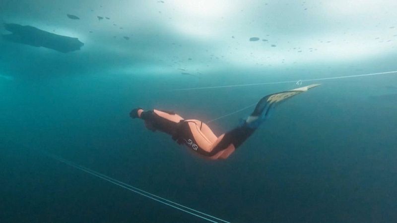 croata bate recorde mundial de mergulho em apneia no gelo