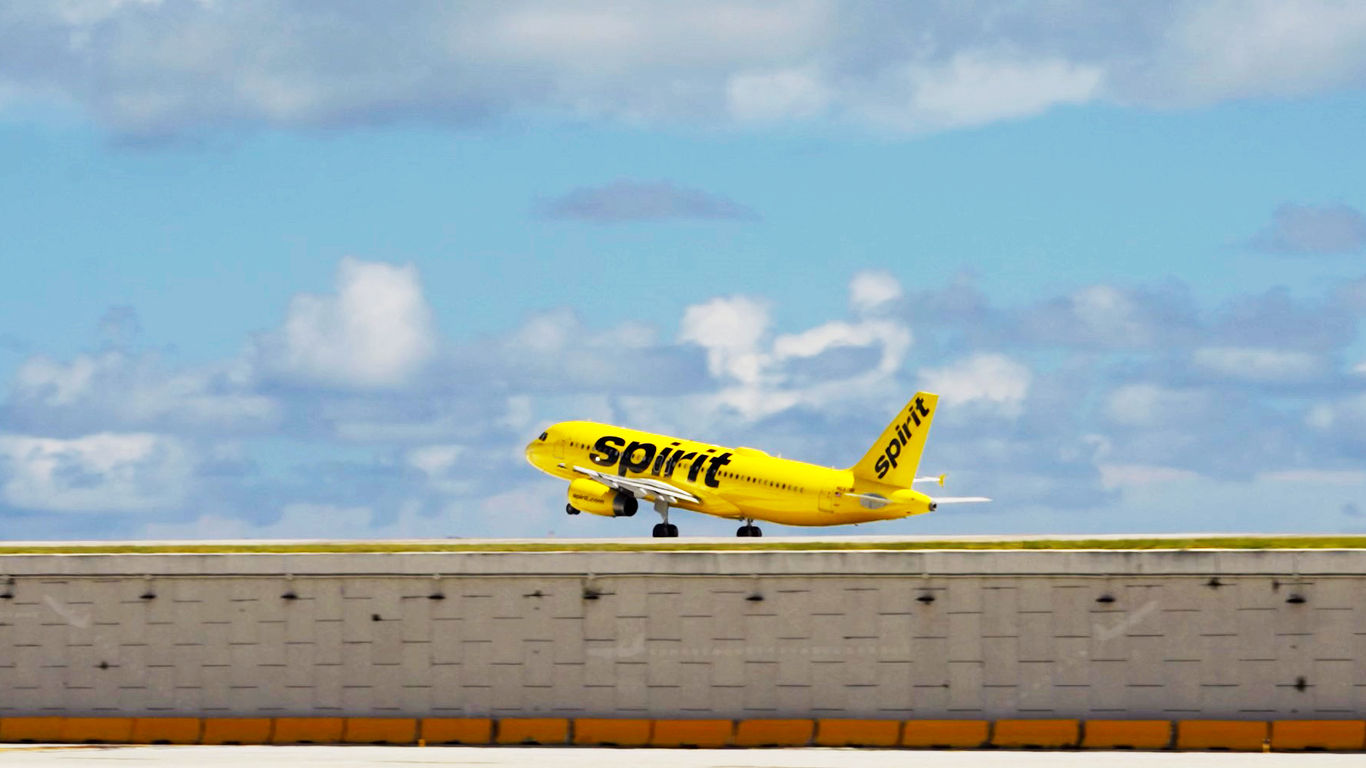 spirit airlines to suspend operations at manchester-boston regional airport