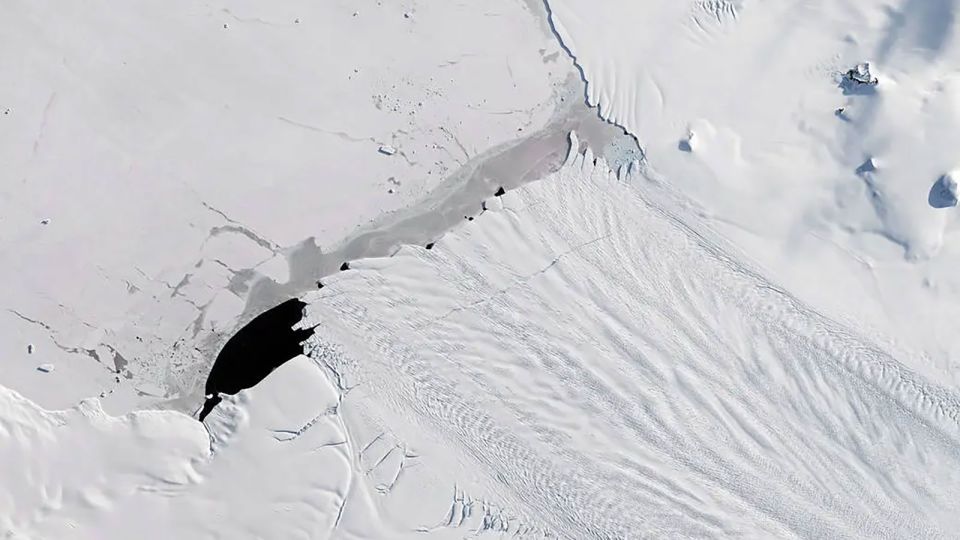 the ‘doomsday glacier’ is rapidly melting. scientists now have evidence for when it started and why
