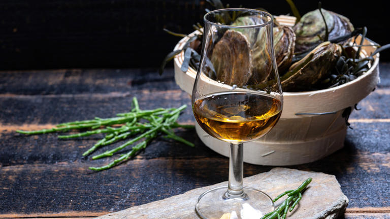 A Bourbon Expert Says This Is The Ideal Pairing To Balance The Flavor ...