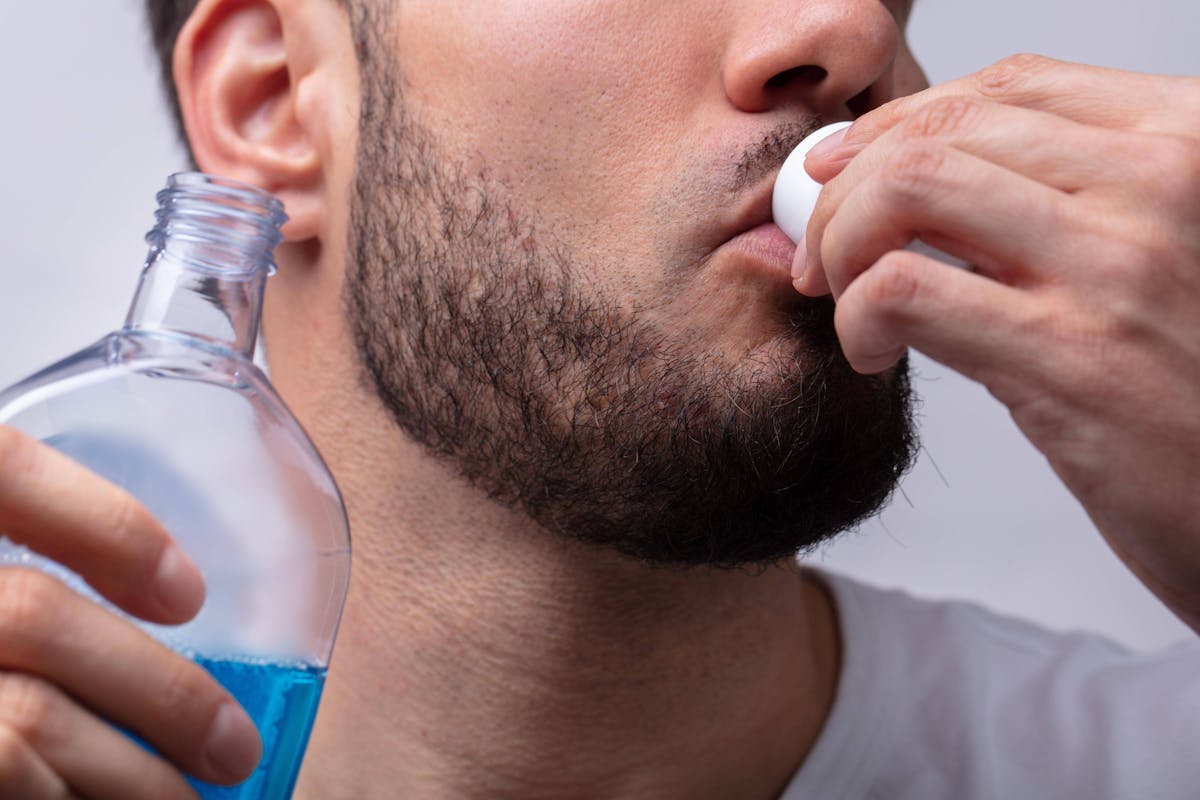 was du mit mundspülung machen kannst – ausser den mund zu spülen