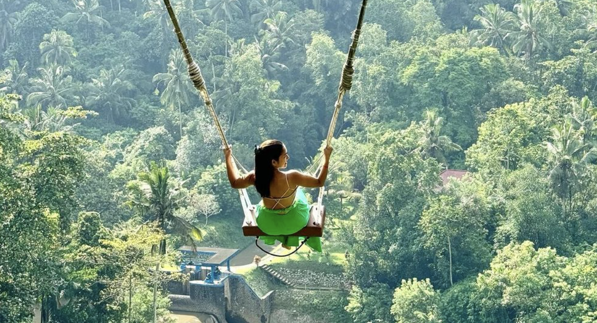 andrea torres tries the famous bali swing in indonesia