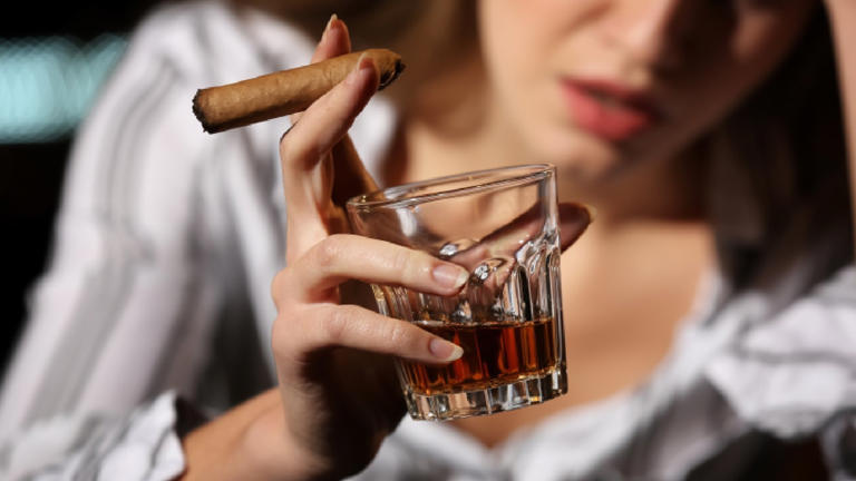 Alcohol can damage your brain permanently: 7 ways to quit it