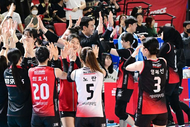 liga voli korea - prestasi ikut naik berkat energi suporter indonesia, pelatih red sparks ingin terus didukung hingga akhir