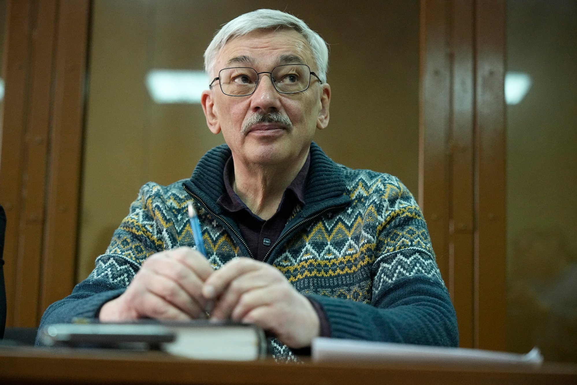 oleg orlov dømt til to og et halvt års fengsel i russland