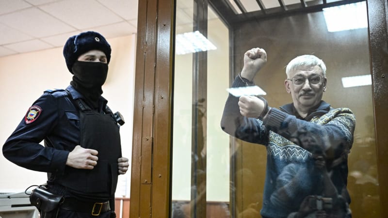 aktivista orlov jde do vězení, kritizoval válku na ukrajině. rusko je fašistické, řekl u soudu