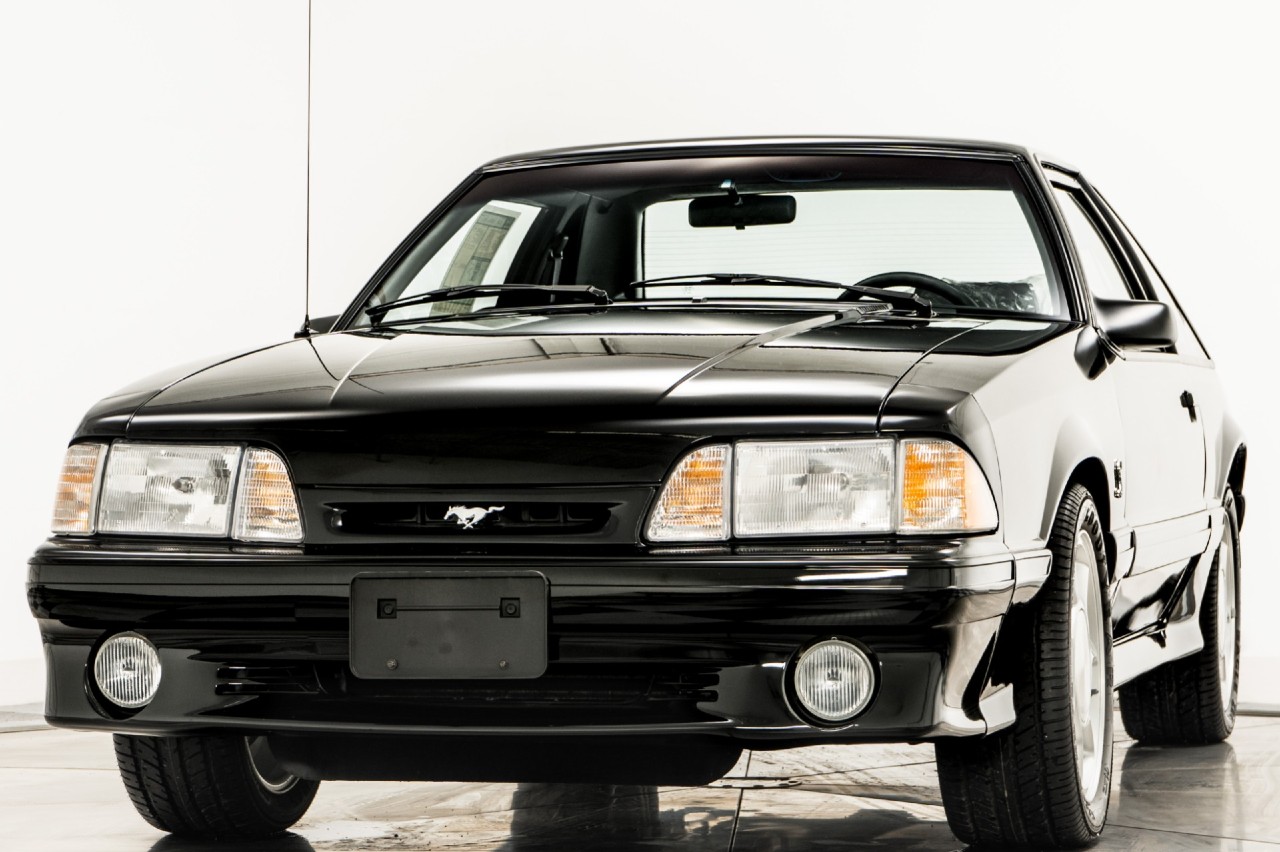 a la venta un ford mustang svt cobra de 1993 con apenas 54 kilómetros