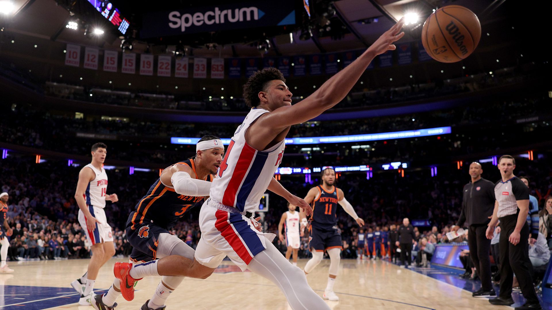 knicks’ chaotic, controversial win over pistons included refs admitting mistake, monty williams rant