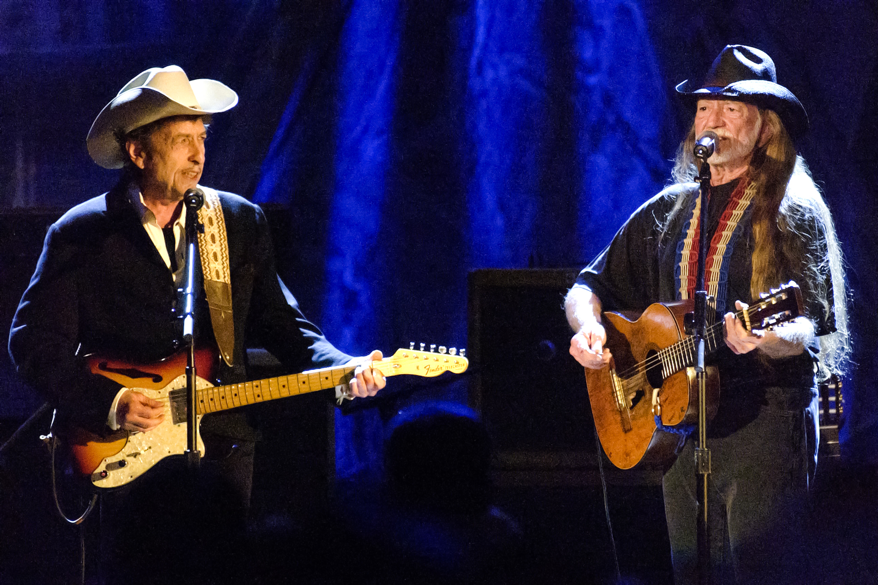 bob dylan and willie nelson unite for epic ‘outlaw' summer tour