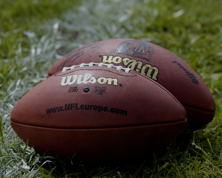 nfl-quarterback-officially-changes-positions