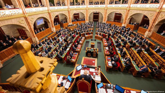 Na segunda-feira, o Parlamento húngaro ratificou a entrada da Suécia na NATO
