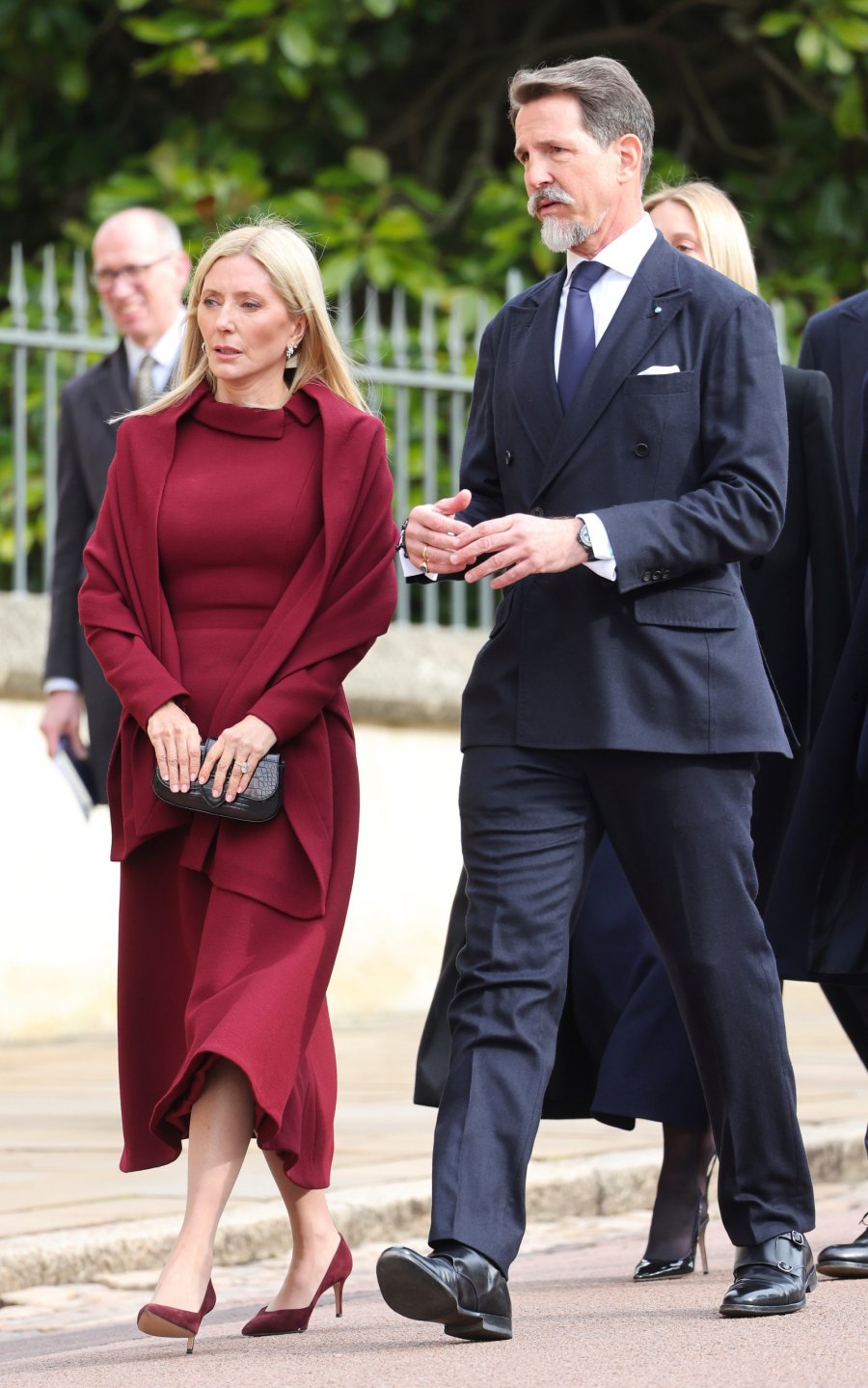 με μπορντό η μαρί σαντάλ στο μνημόσυνο του τέως βασιλιά στο λονδίνο: τι φόρεσαν οι royals