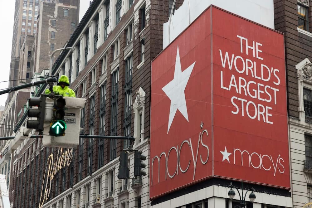 struggling us retailer macy's to close 150 stores