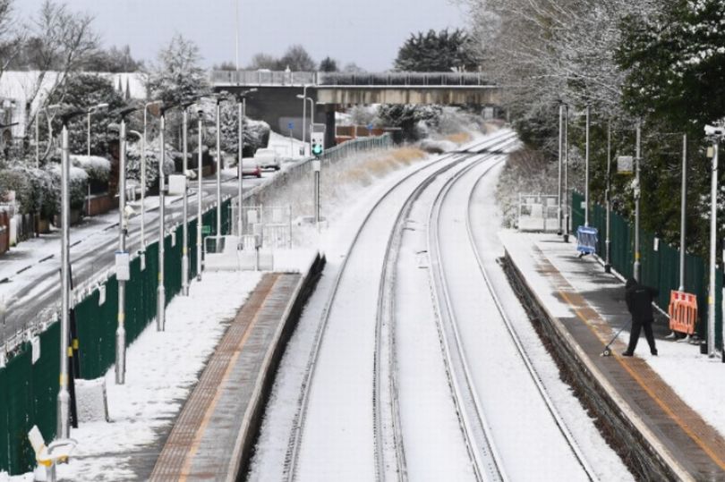 uk set for 'major snow event' within days and 'four inches per hour'