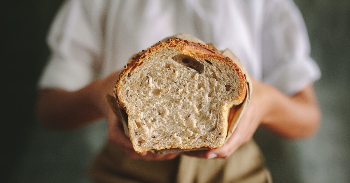 These 10 Restaurant Chains Serve The Best Free Bread Baskets