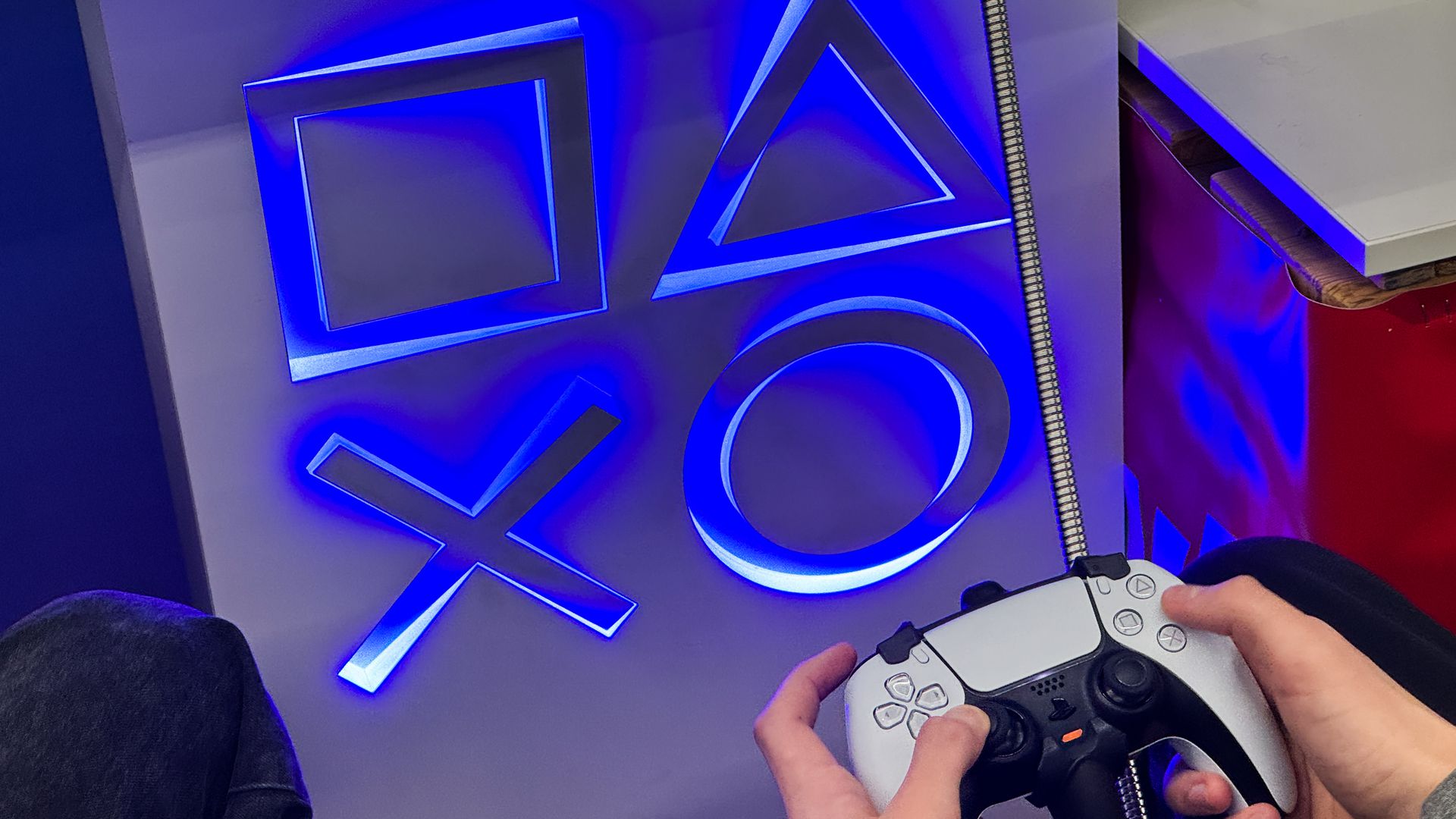 playstation laying off 900 people, closing london studio entirely