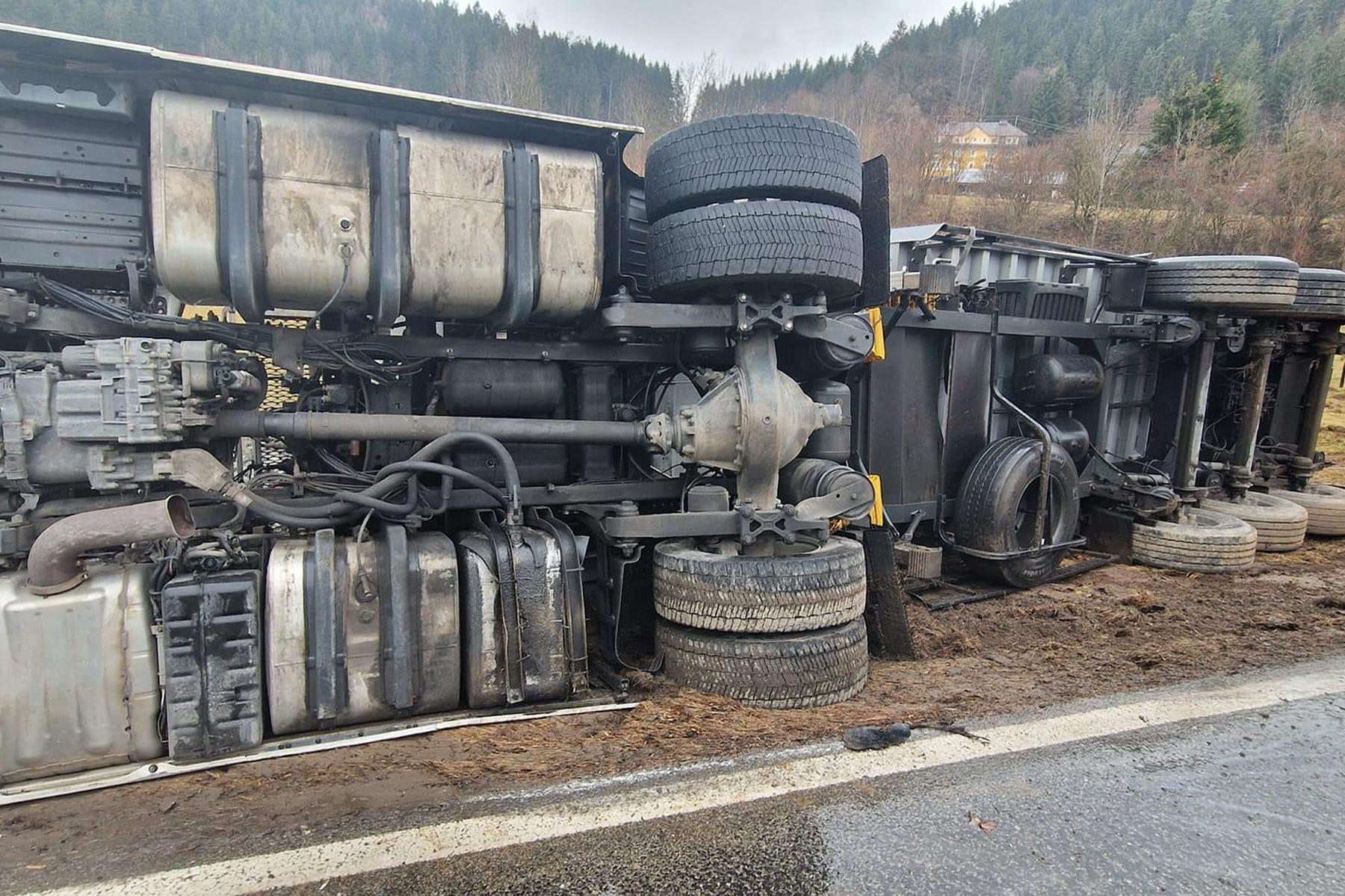 Umgekippt : Ein Schwerverletzter Bei Lkw-Unfall In Kärnten