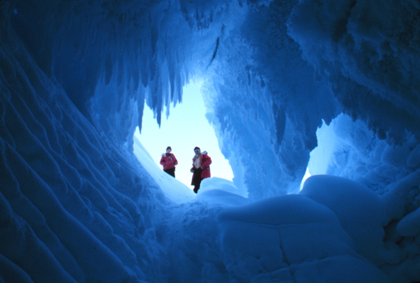 25 Insanely Beautiful Caves