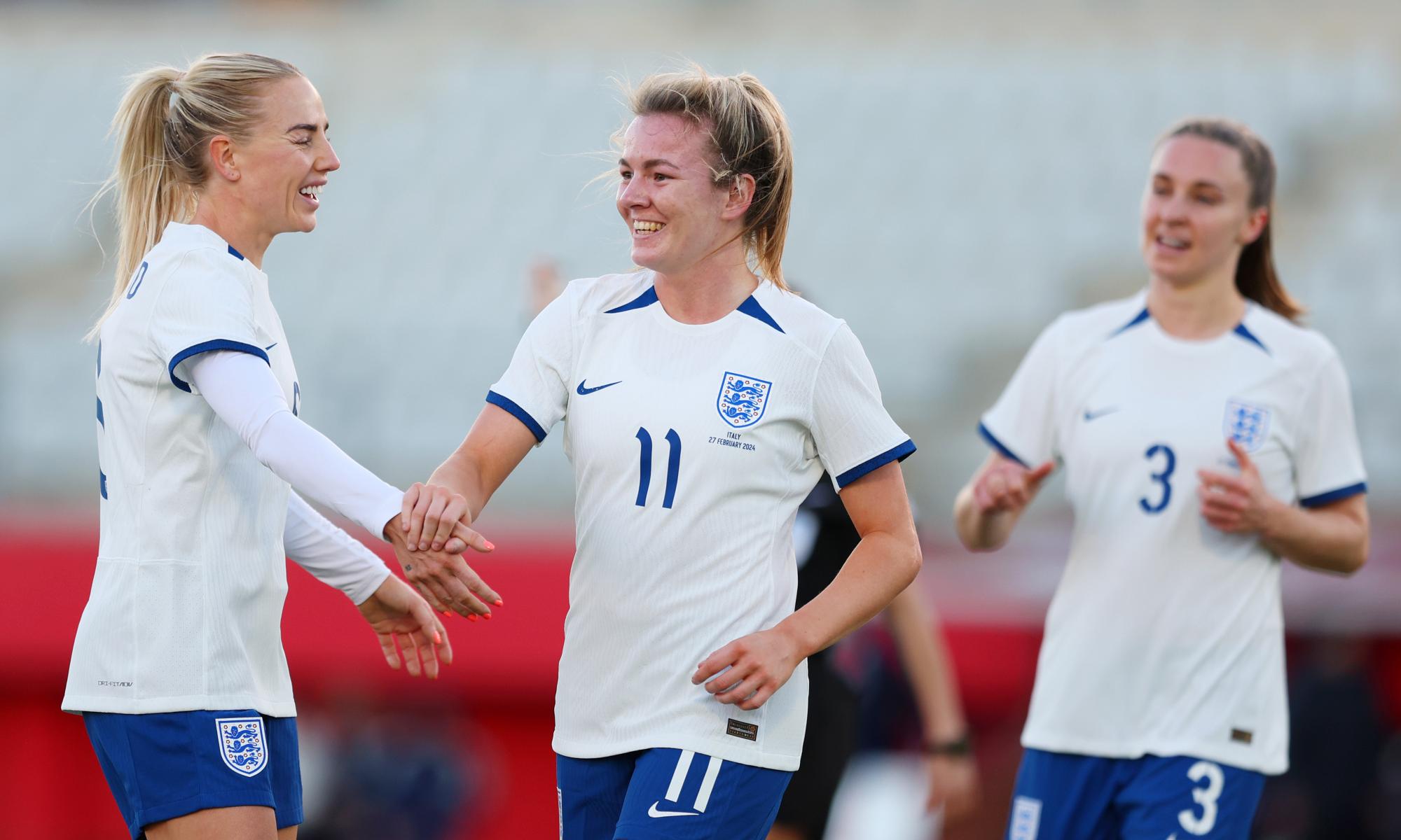 lauren hemp double helps revitalised lionesses comfortably see off italy