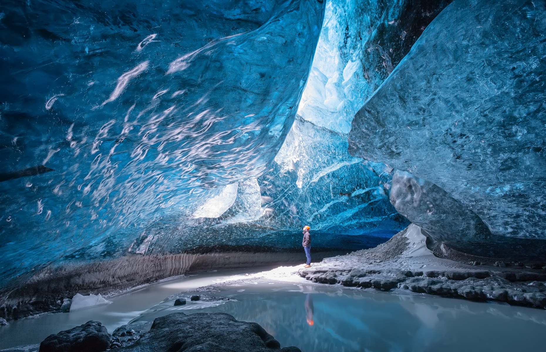 25 insanely beautiful caves