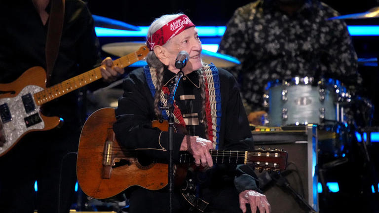 Willie Nelson's Outlaw Music Festival tour announces star-studded lineup; Wheatland date set for August