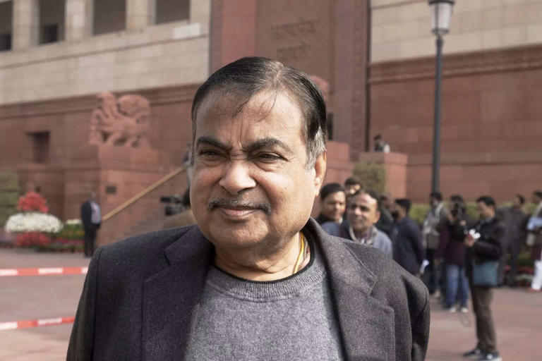 Delhi to Jaipur will be covered in 2 hrs: Gadkari