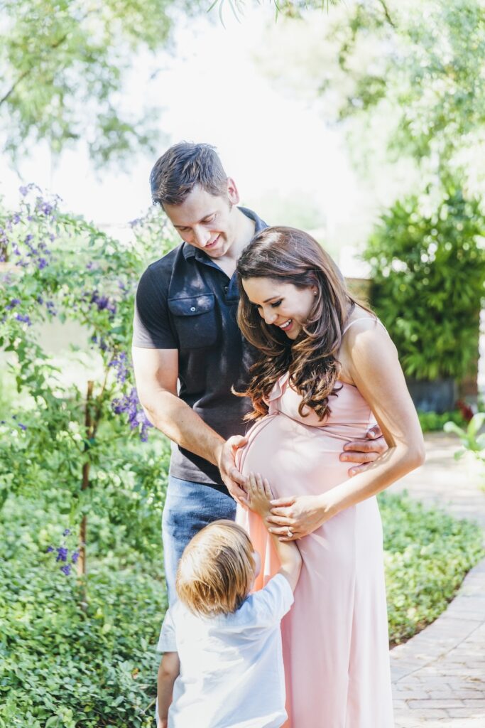 30+ Couples Maternity Photoshoot Ideas