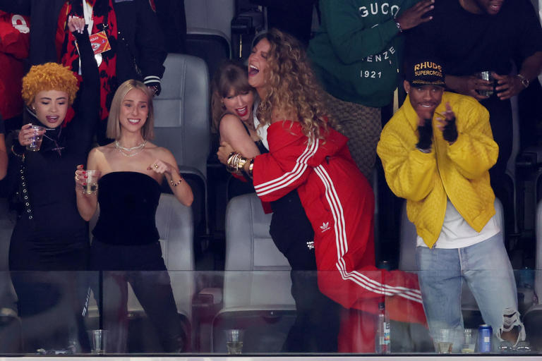 Taylor Swift makes it to 2024 Super Bowl to cheer on Travis Kelce
