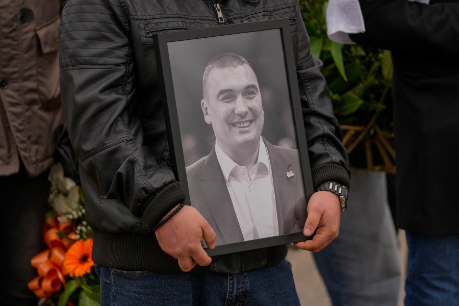 steve kerr attends funeral for assistant coach dejan milojević in serbia