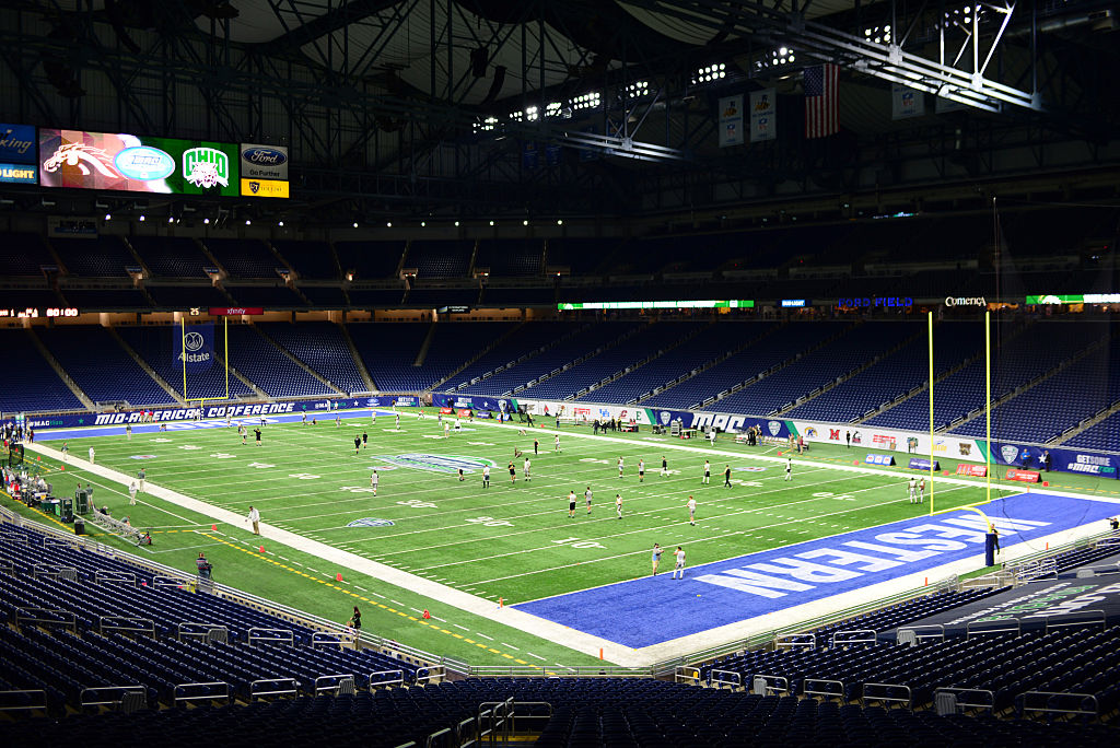 <p>There's nothing that sets this stadium apart from others, and space is limited in the parking lot for tailgating.</p> <p>With a maximum capacity of 65,000, Ford Field somehow feels larger, especially with empty seats. Outside, despite limited space, the venue has helped rejuvenate the surrounding downtown Detroit area.</p>