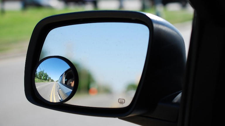 How To Minimize The Blind Spots In Your Car