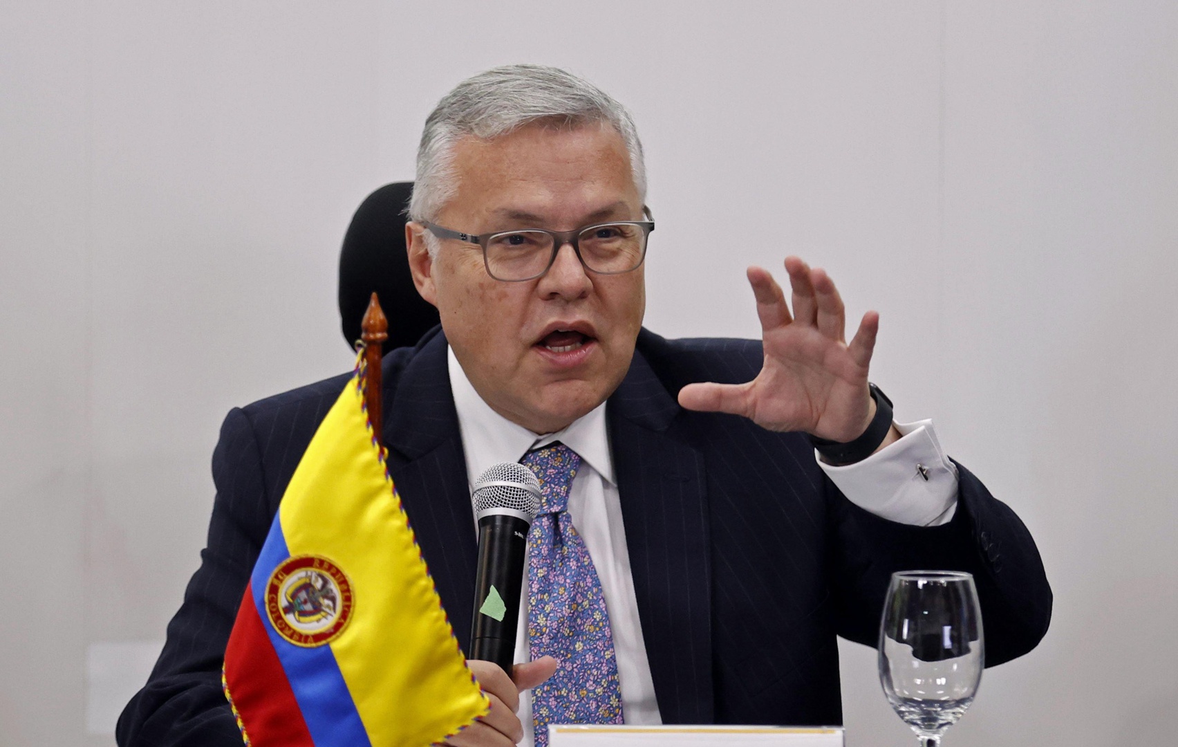 declaran la emergencia carcelaria en colombia para combatir a las bandas criminales