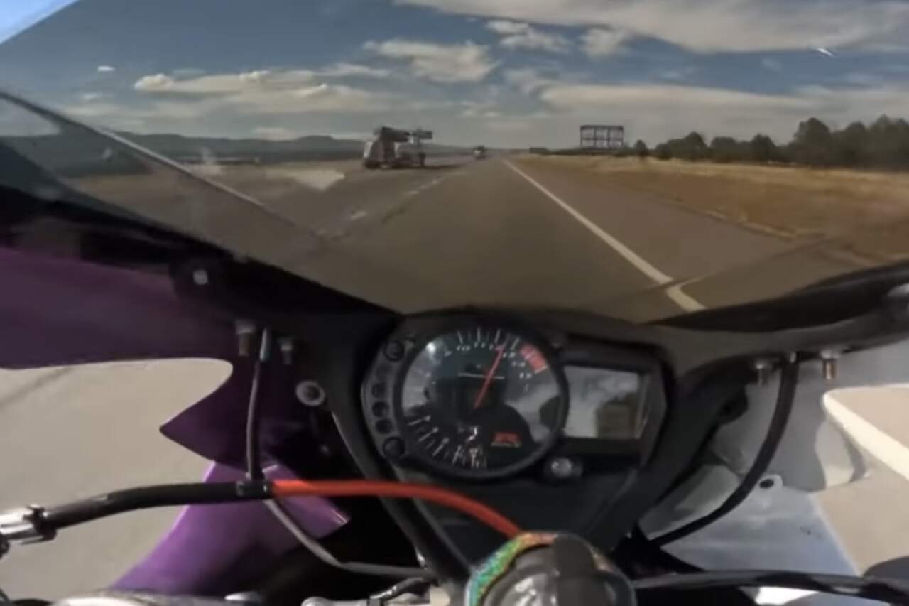 youtuber gearresteerd na opnemen video op motorfiets met 240 km/u in colorado