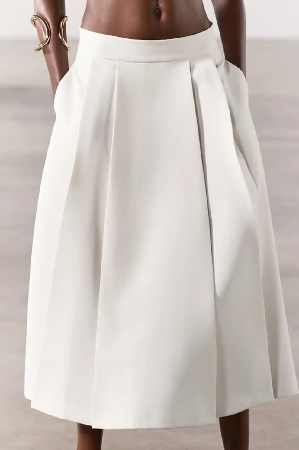 5 faldas blancas de zara que combinan con todo