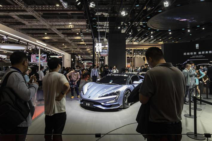 Um automóvel modelo Yangwang, marca de luxo da BYD, no salão do automóvel em Xangai, China, 19 de abril de 2023. (Qilai Shen/The New York Times) Foto: QILAI SHEN