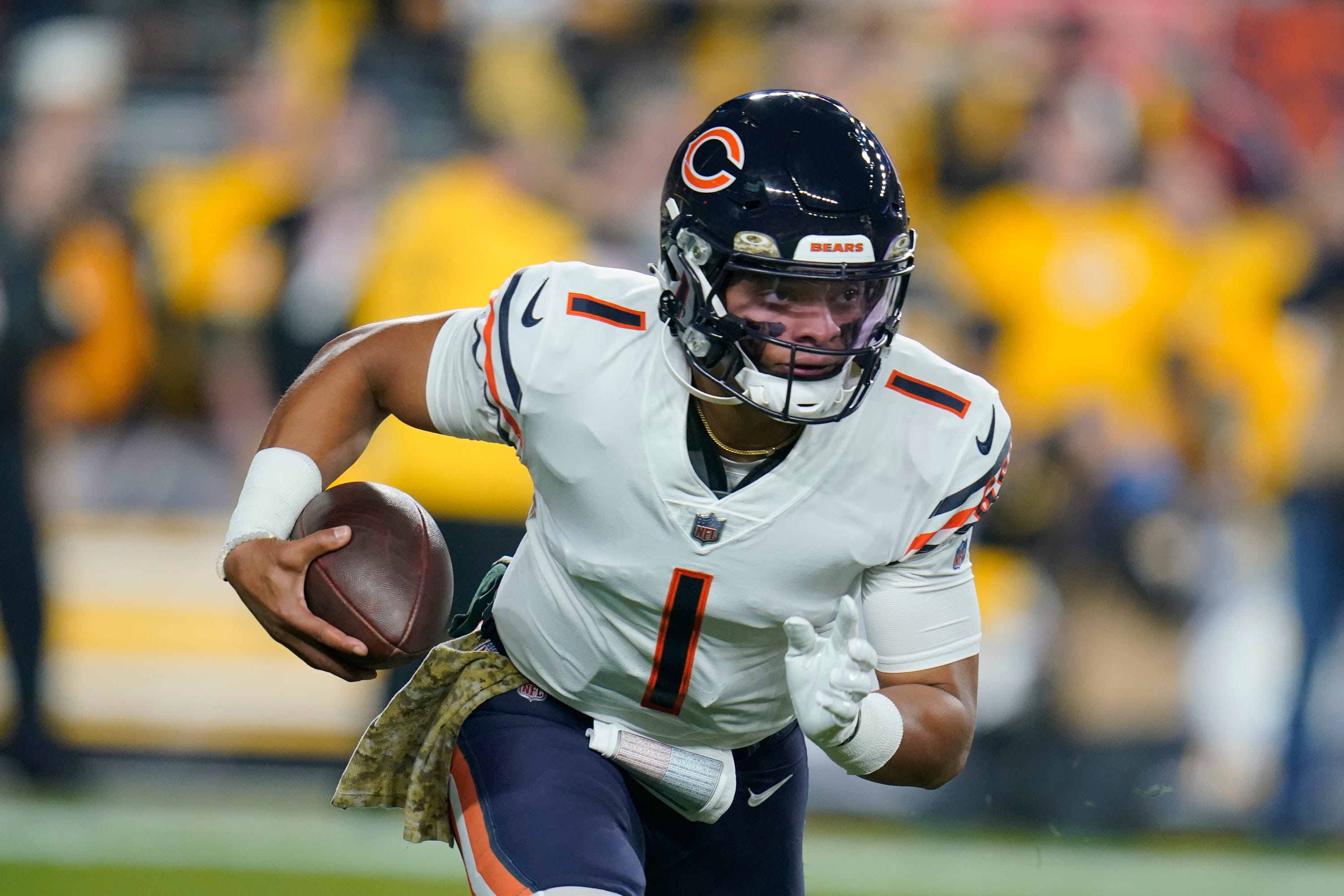 Steelers HC Mike Tomlin Is 'big Fan' Of Bears QB Justin Fields