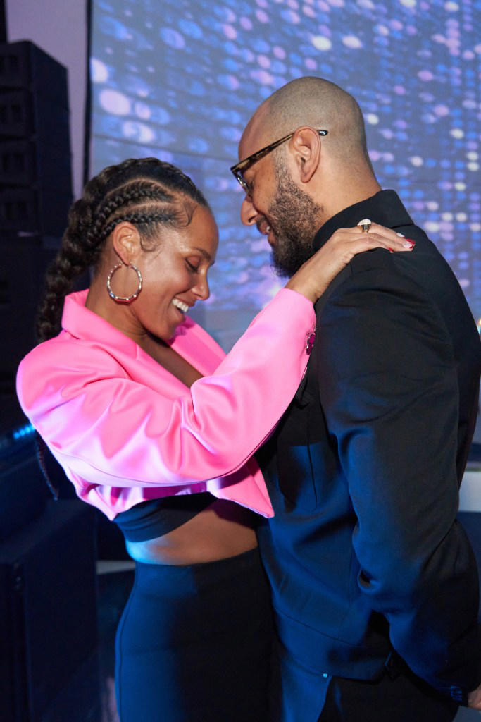Swizz Beatz reacts to Usher and wife Alicia Keys’ steamy PDA at Super
