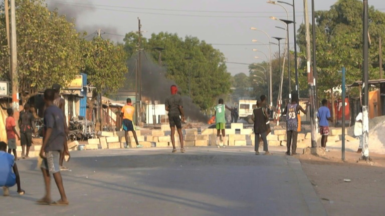 sénégal: société civile et opposition maintiennent la pression avec une marche